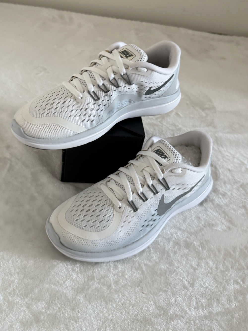Nike Flex 2017 RN White Wolf Grey Running Shoes Size 6.5